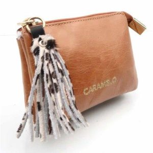 MONEDERO PIEL ATHENE CON ADORNO FLECOS CREMALLERA CUERO –