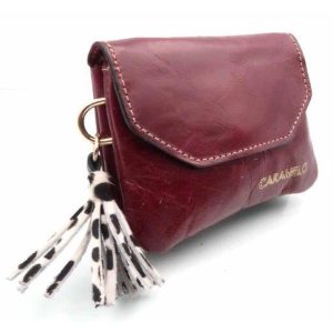 MONEDERO PIEL ATHENE CON ADORNO FLECOS SOLAPA BURDEOS –