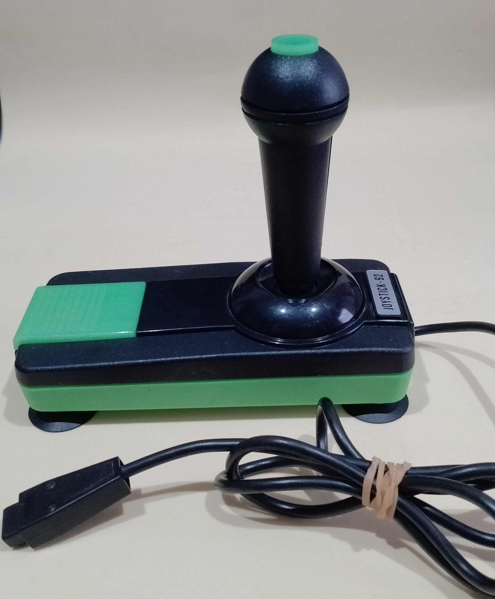 Joystick Retro Negro Verde Rarísimo conector DE-9 - Imagen 4