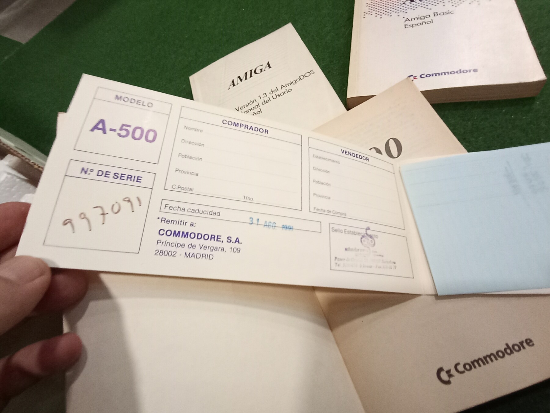 Ordenador Commodore Amiga 500 funcional con accesorios y cajas originales - Imagen 9