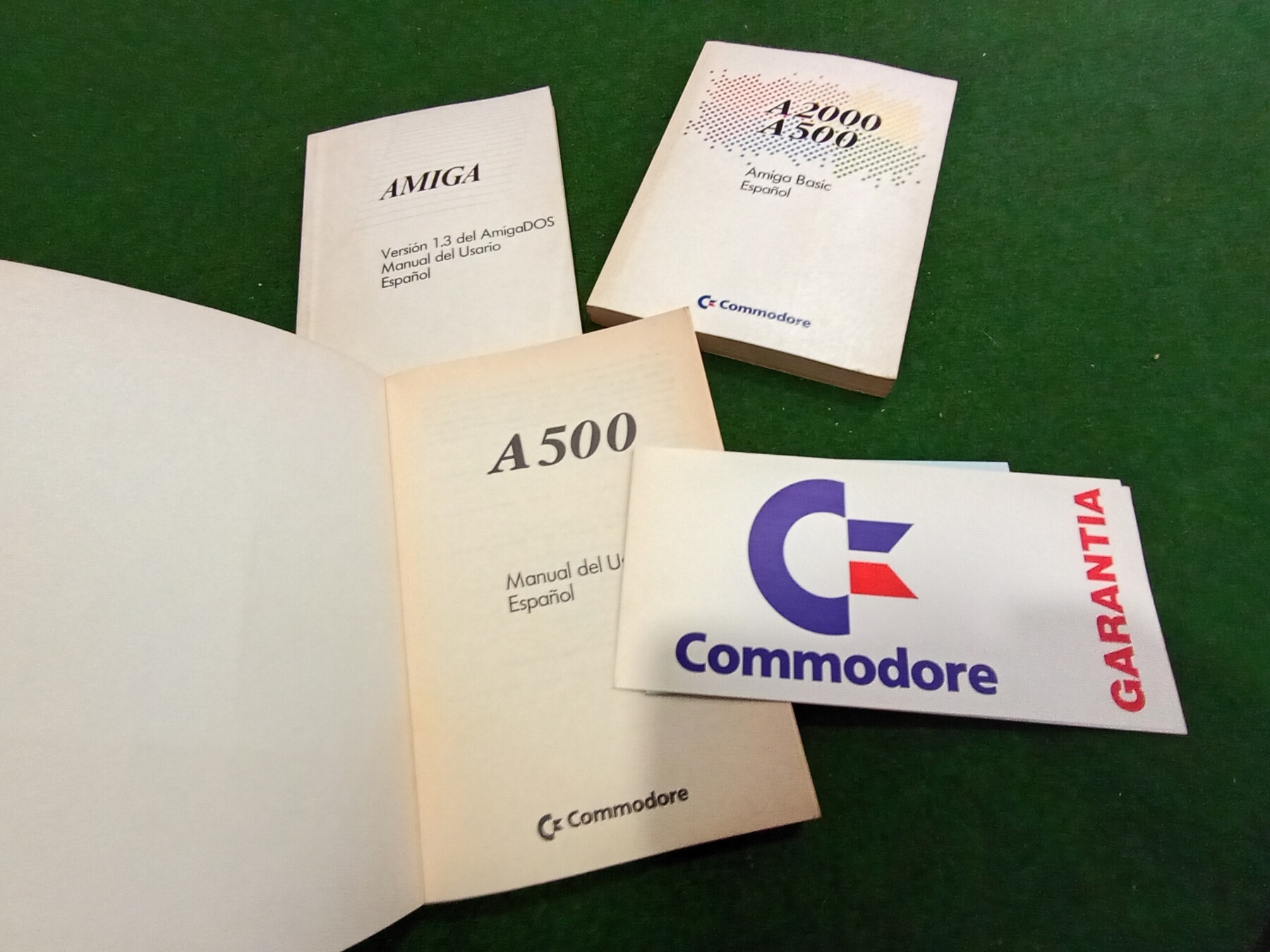 Ordenador Commodore Amiga 500 funcional con accesorios y cajas originales - Imagen 8