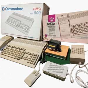 Ordenador Commodore Amiga 500 funcional con accesorios y cajas originales